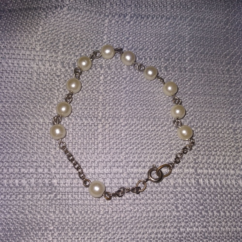 Vintage pearl bracelet